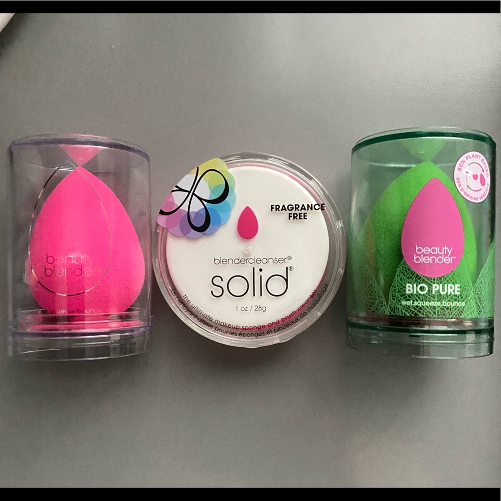 🛍️(NWT)Selling as a set! Two beauty blenders & Cleanser
